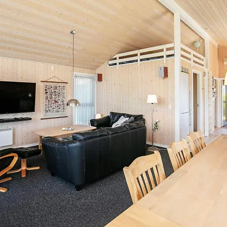 Holiday home Three-bedroom In 4