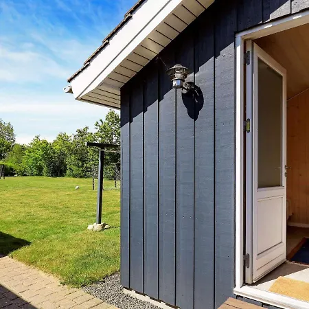 Holiday home Three-bedroom In 4