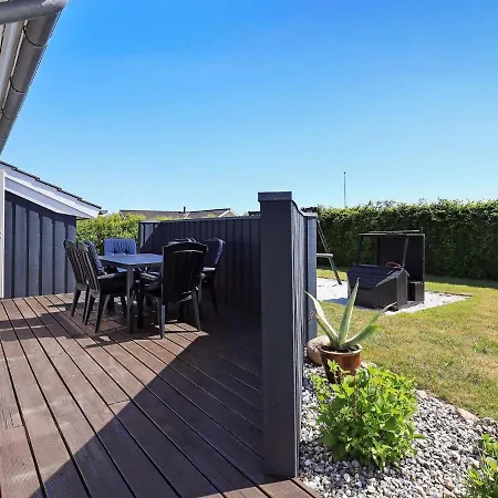 Three-bedroom In 4 *