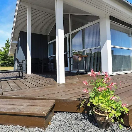 Three-bedroom In 4 Holiday home