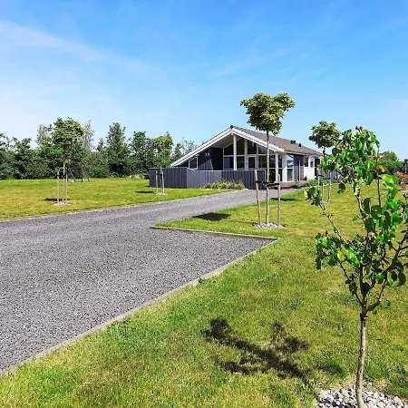 Three-bedroom In 4 *