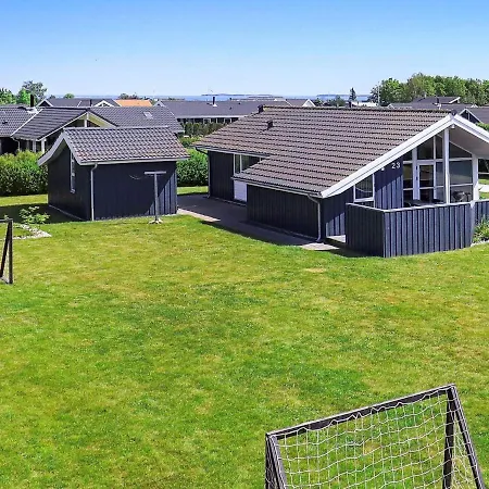 Holiday home Three-bedroom In 4